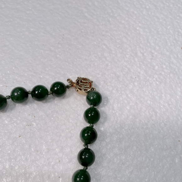 Jade Chocker Necklace With 14k Gold Clasp Lock - Picture 5 of 8